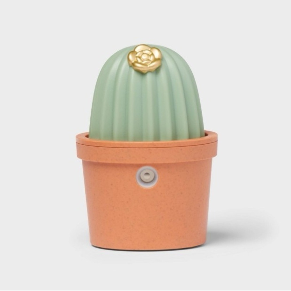 New In Box. Threshold Rechargeable Ultrasonic Diffuser.
